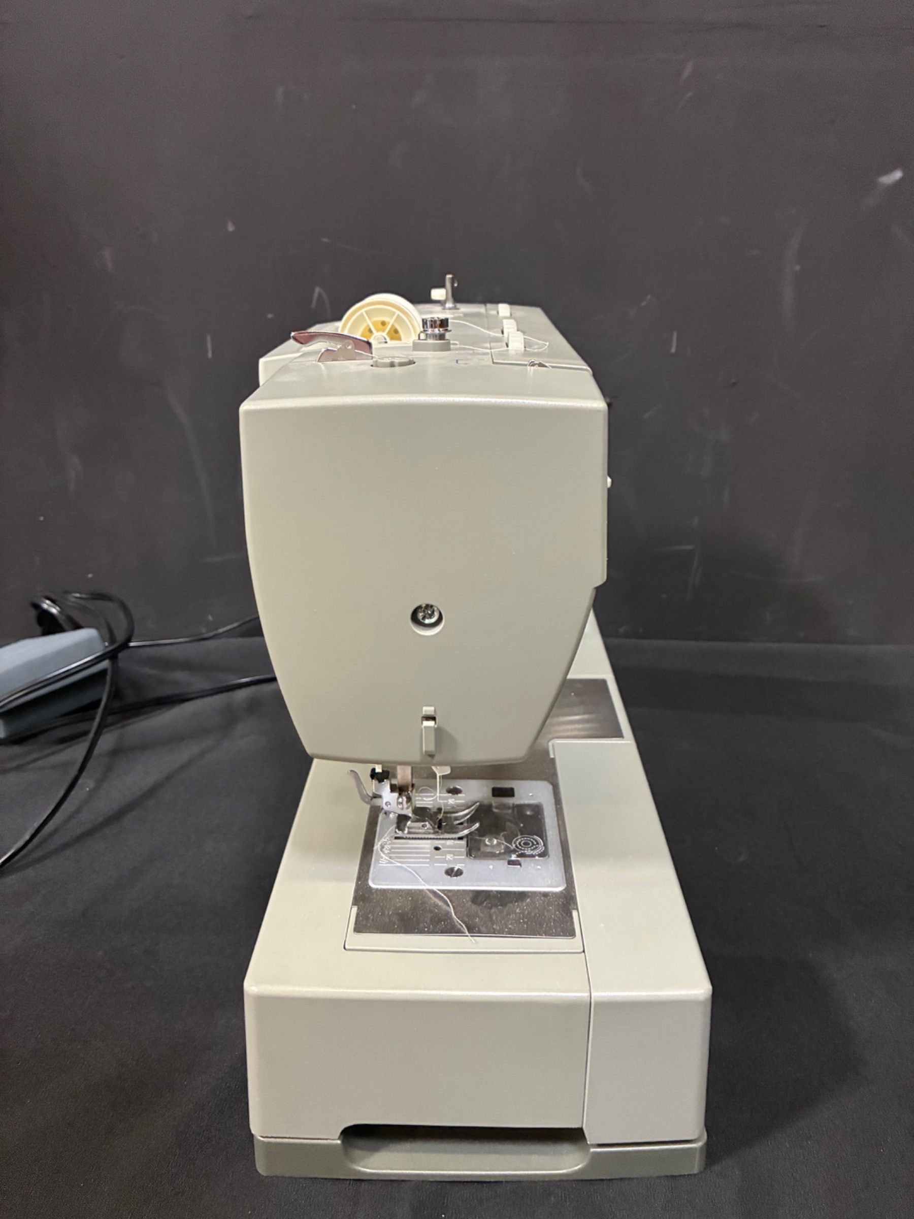 Singer Heavy Duty 5532 Sewing Machine with Extensive Sewing Lot ...